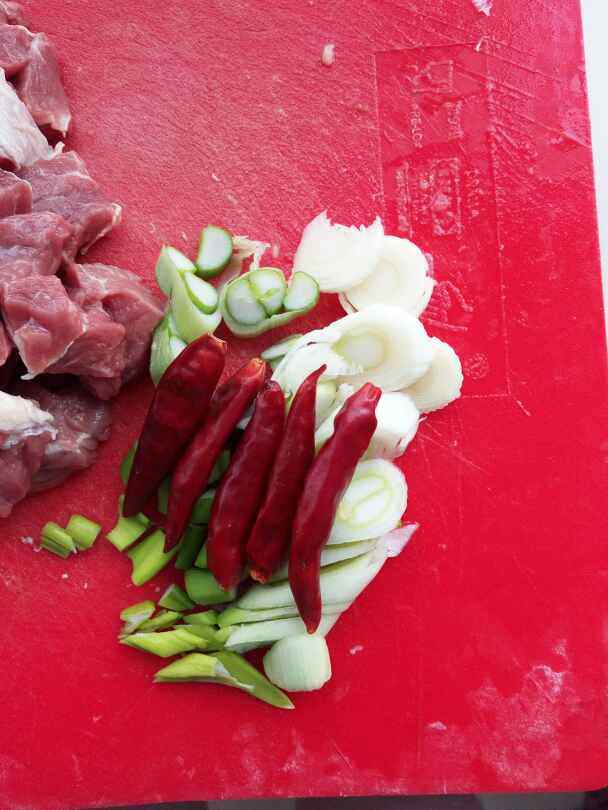 土豆萝卜炖牛肉步骤3