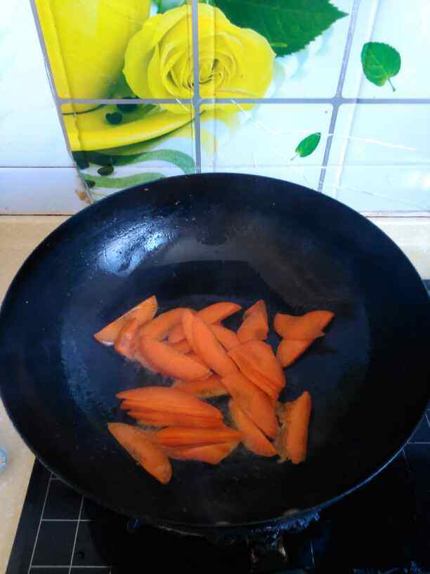 胡萝卜杏鲍菇炒牛肉片步骤9