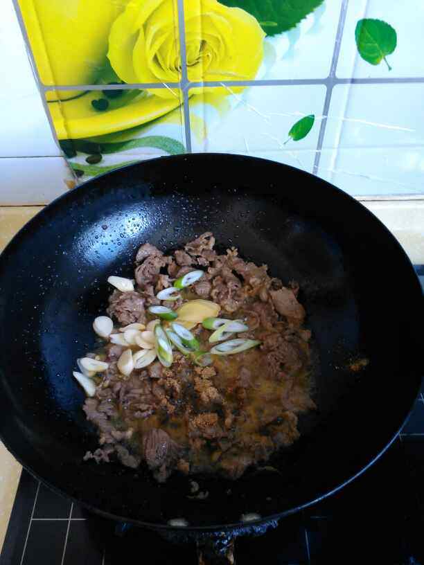 胡萝卜杏鲍菇炒牛肉片步骤5