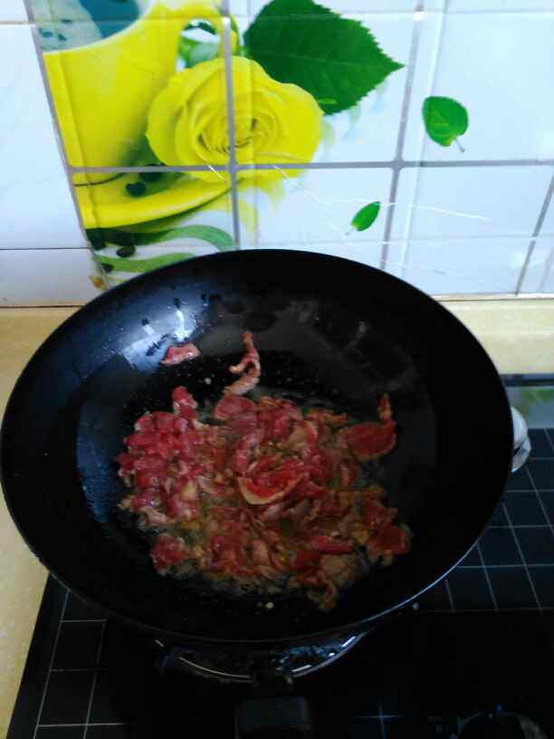 胡萝卜杏鲍菇炒牛肉片步骤4
