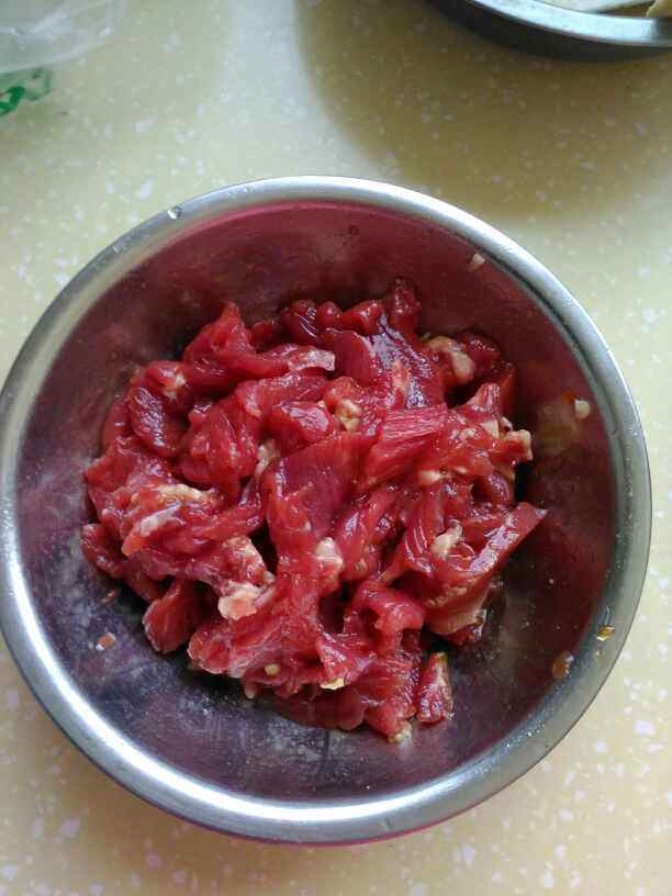 胡萝卜杏鲍菇炒牛肉片步骤2