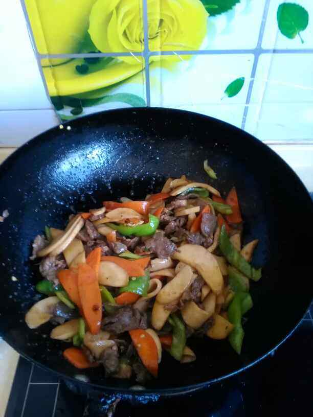 胡萝卜杏鲍菇炒牛肉片步骤13