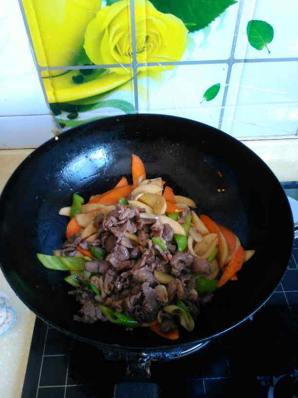 胡萝卜杏鲍菇炒牛肉片步骤12