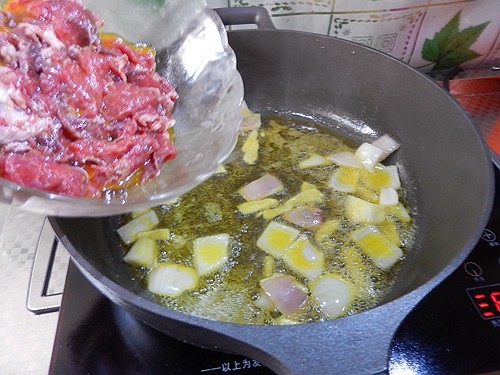冬笋炒牛肉步骤5