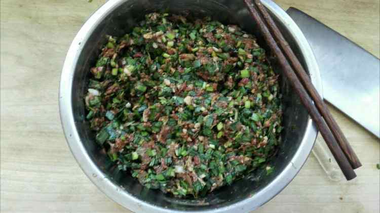 牛肉韭菜馅饼步骤2