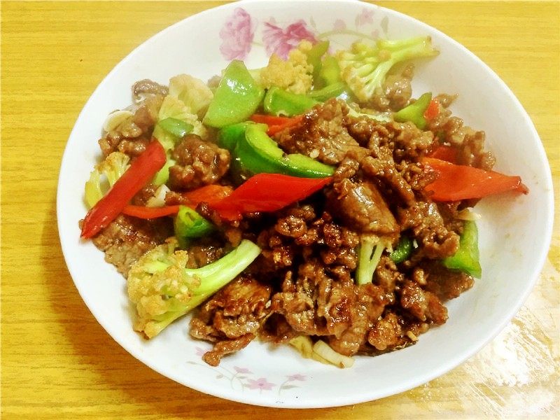 牛肉炒花菜步骤6