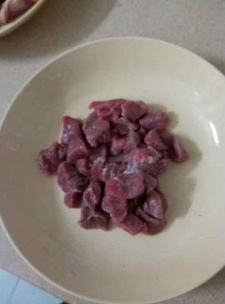 菇炒牛肉粒步骤4