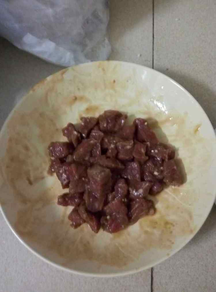 菇炒牛肉粒步骤5