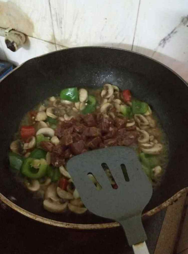 菇炒牛肉粒步骤10