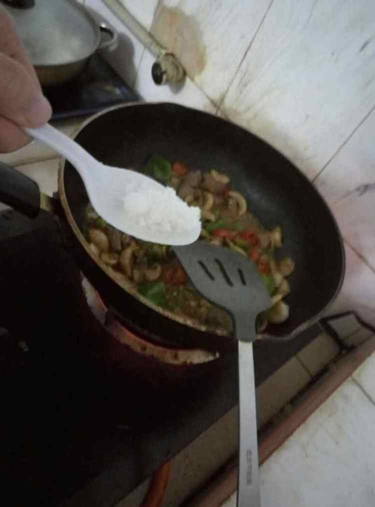 菇炒牛肉粒步骤11