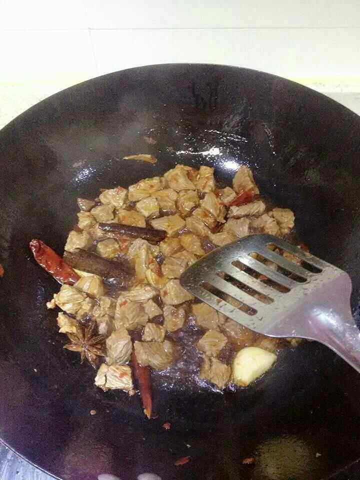 土豆红烧牛肉面步骤4