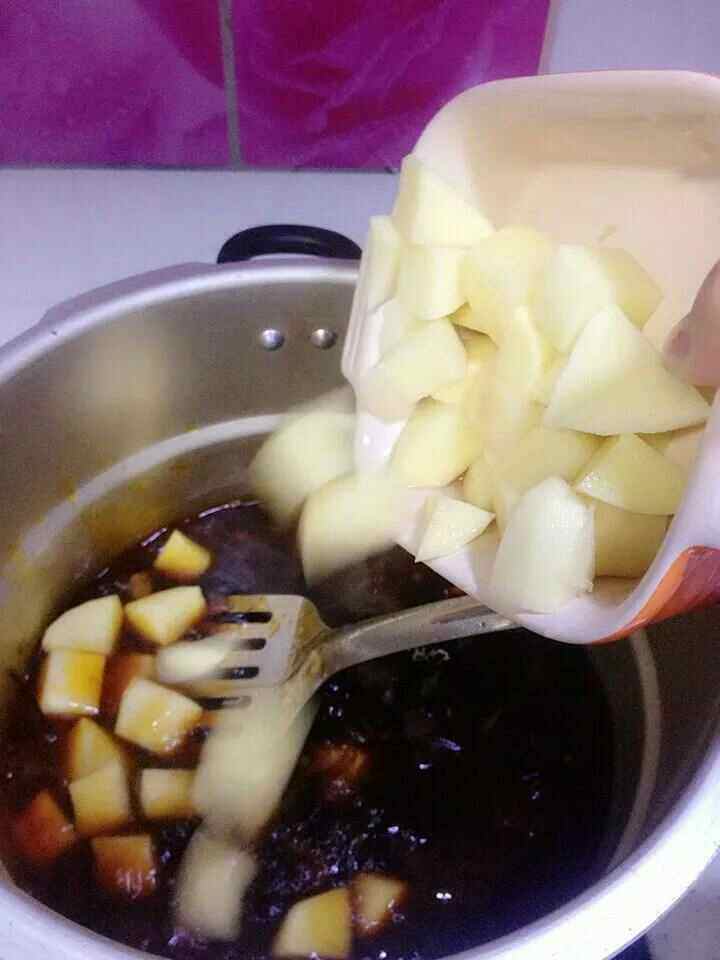 土豆红烧牛肉面步骤8