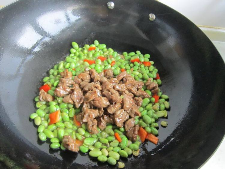 毛豆炒牛肉步骤8