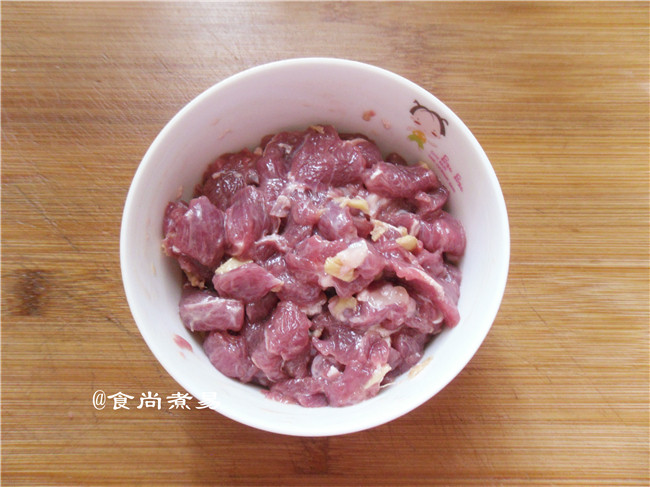 牛肉秋葵炒茭白步骤1