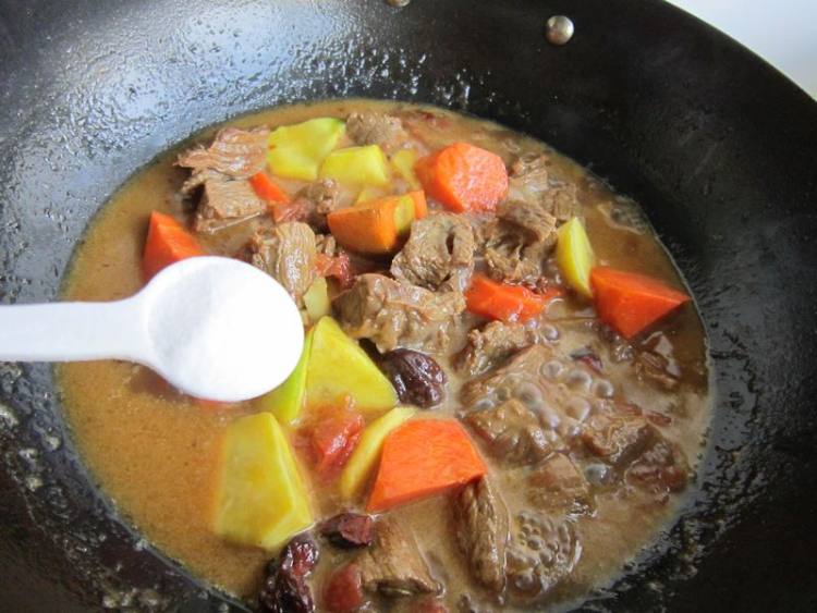 胡萝卜烧牛肉步骤11