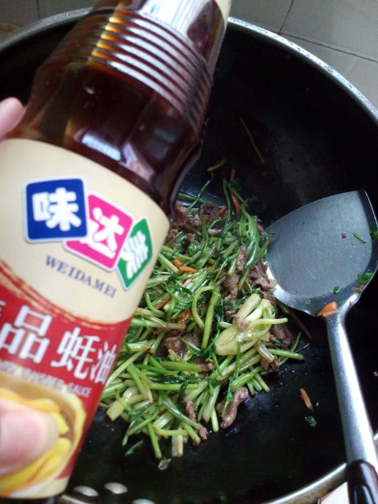 牛肉炒香菜步骤8