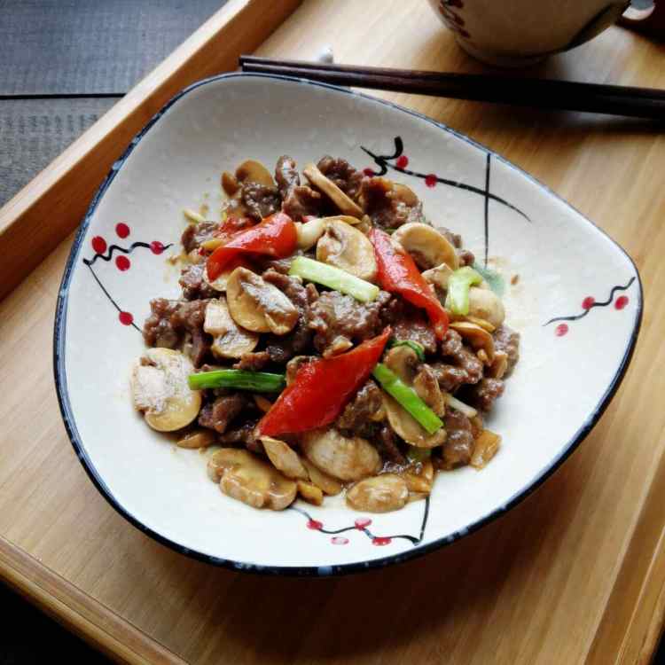 白蘑菇炒牛肉步骤13