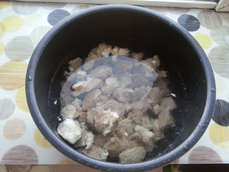 酸菜牛肉面步骤2