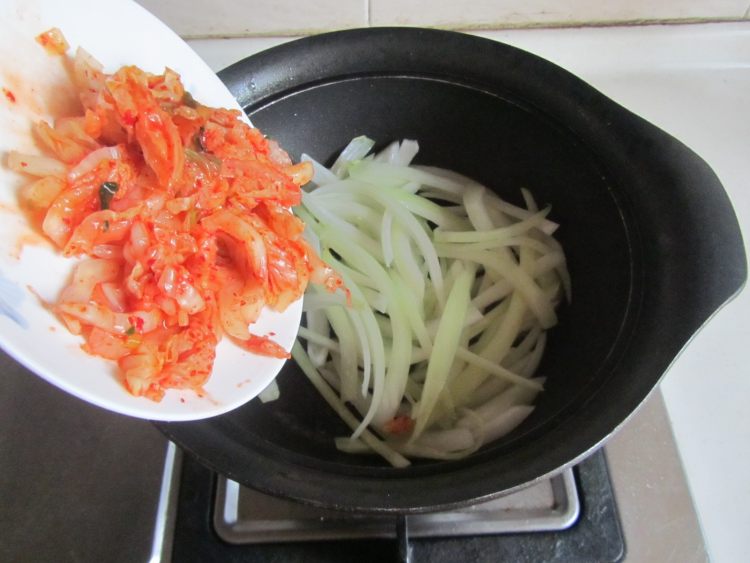泡菜牛肉乌冬面步骤4