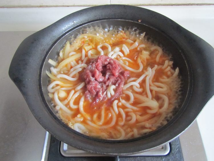 泡菜牛肉乌冬面步骤7