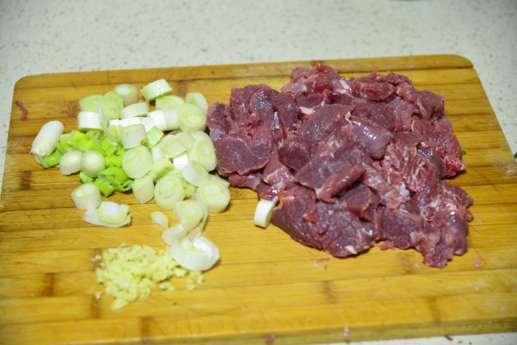 生汆牛肉丸步骤3