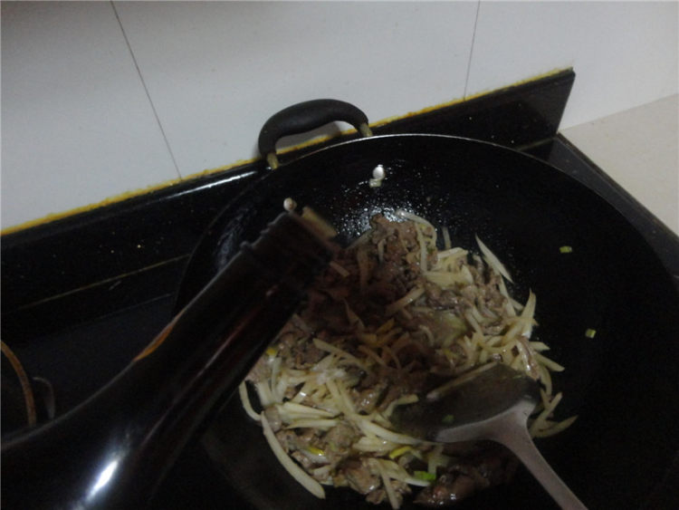 萝卜丝炒牛肉步骤6