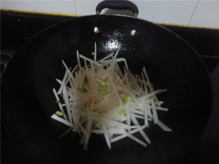 萝卜丝炒牛肉步骤4