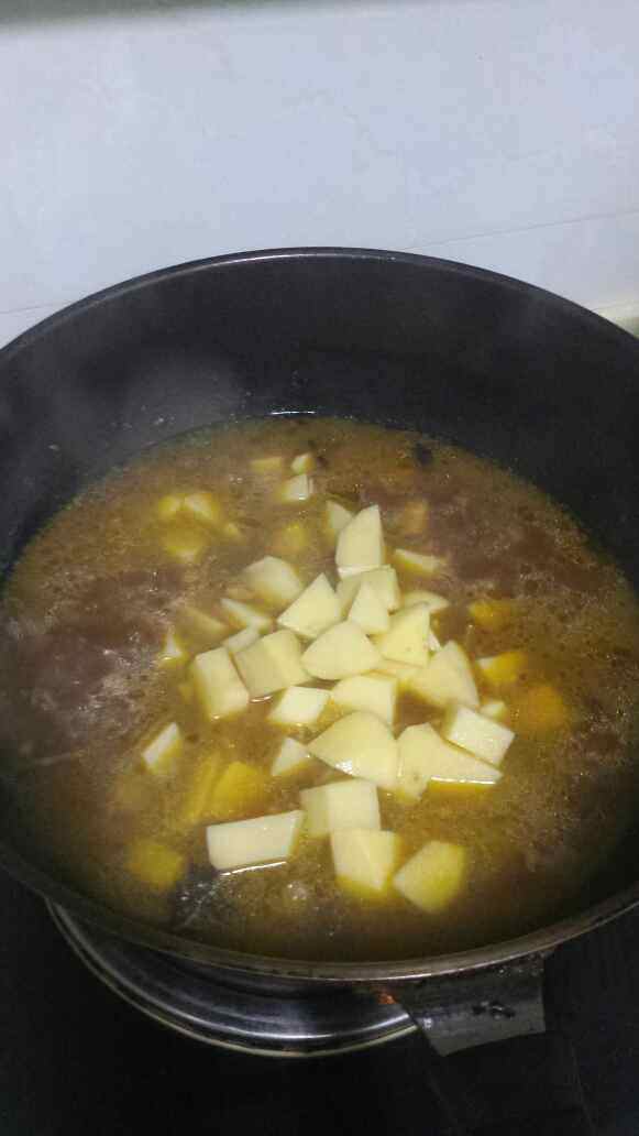 牛肉炖土豆西红柿步骤7