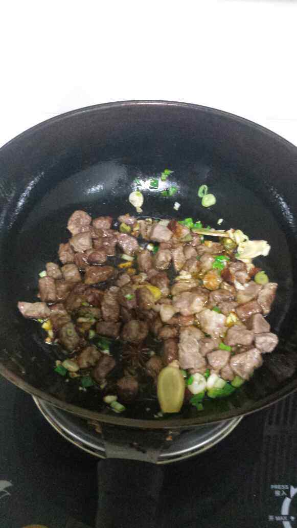 牛肉炖土豆西红柿步骤5