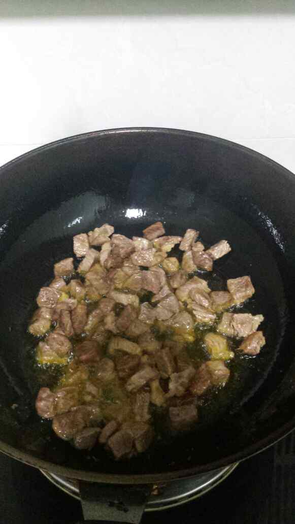 牛肉炖土豆西红柿步骤4