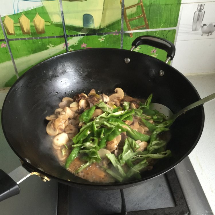 口蘑炒牛肉步骤8