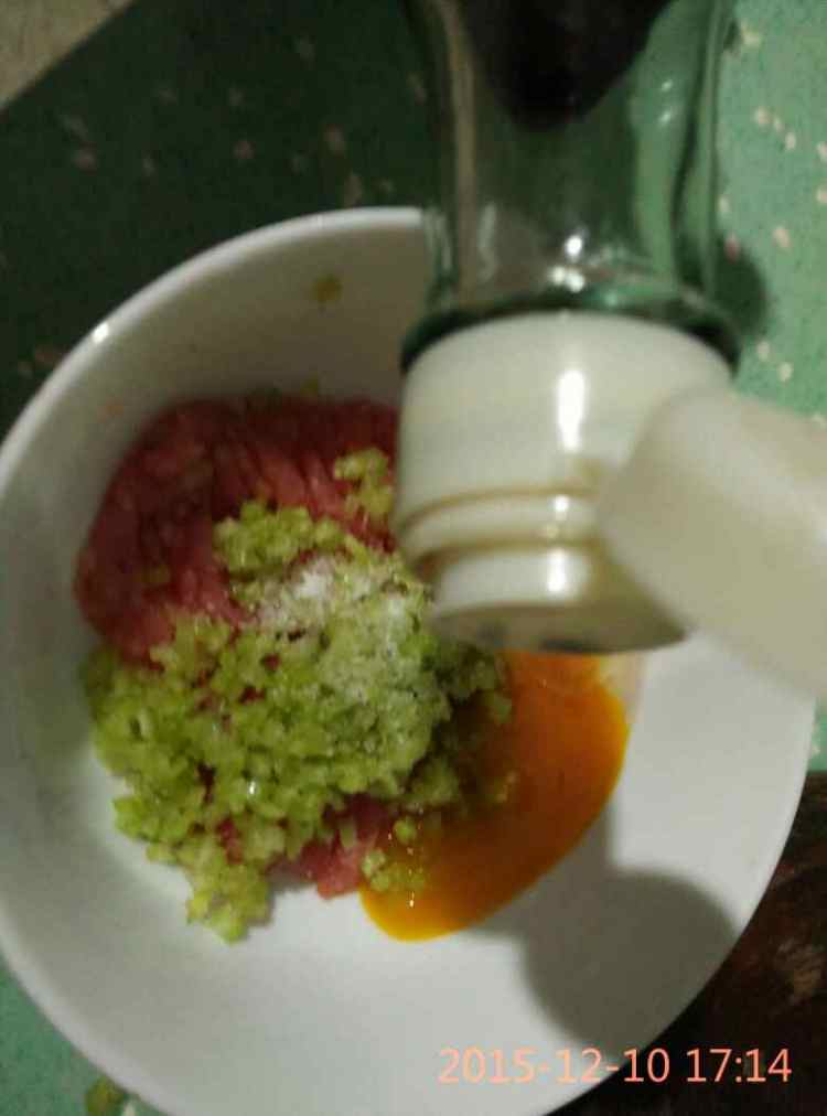 牛肉芹菜小馄饨步骤3