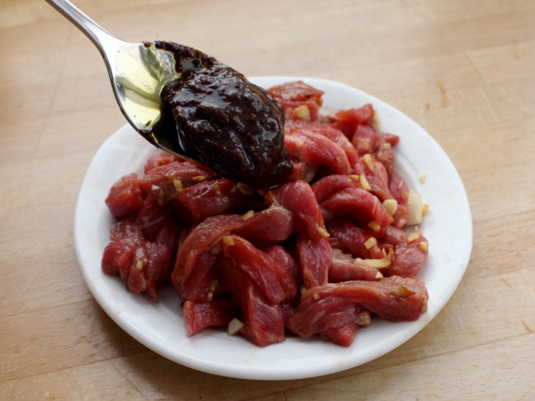 沙茶牛肉烩饭步骤3