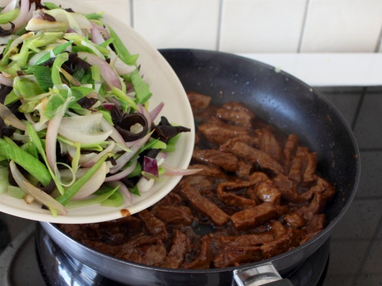 沙茶牛肉烩饭步骤9