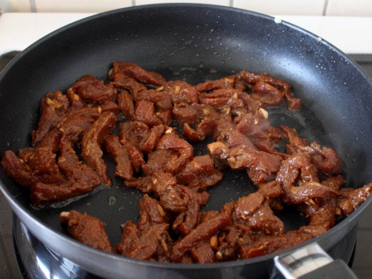 沙茶牛肉烩饭步骤8