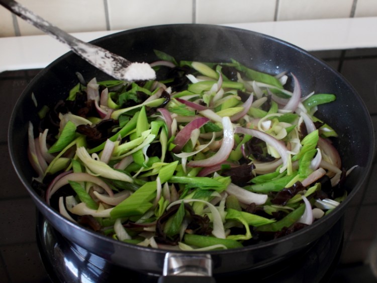 沙茶牛肉烩饭步骤7
