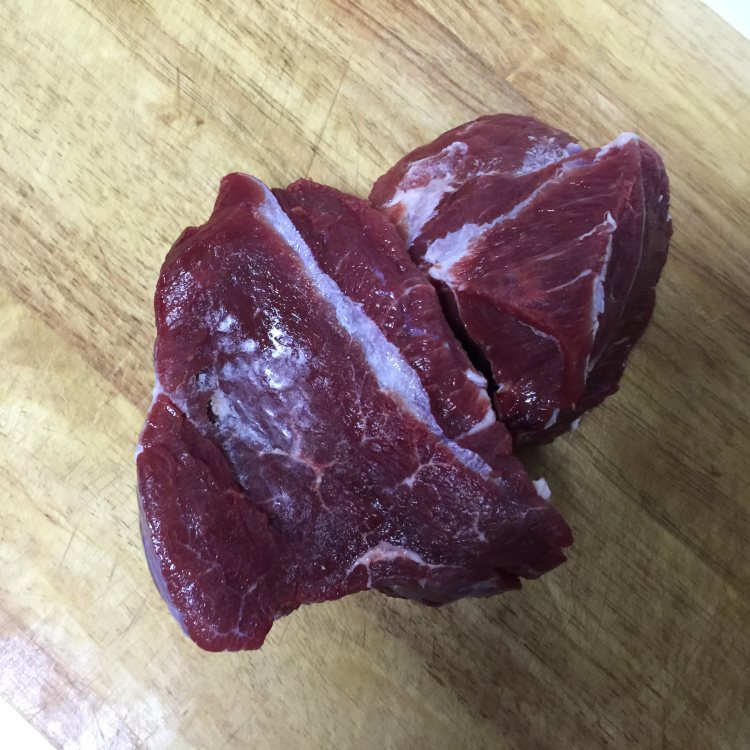 牛肉酱炒酸菜步骤1