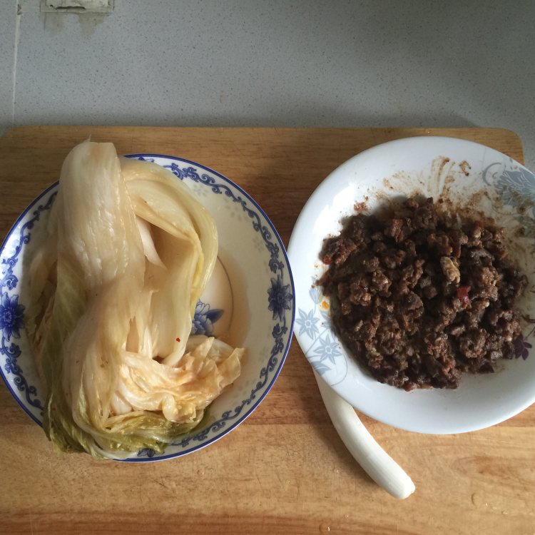 牛肉酱炒酸菜步骤5