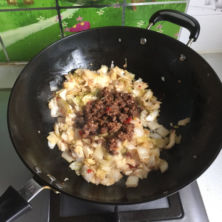 牛肉酱炒酸菜步骤10