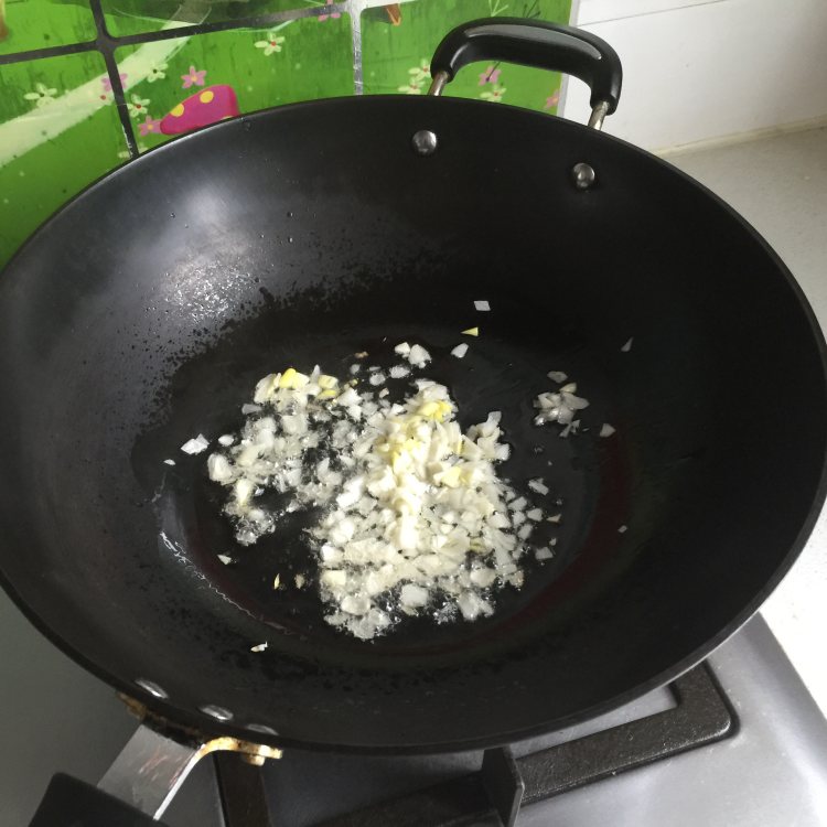 牛肉酱炒酸菜步骤8