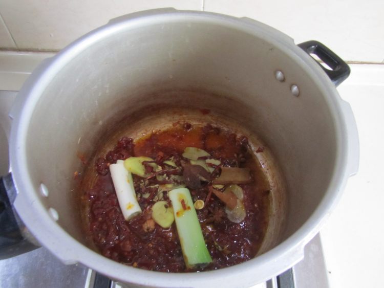 卤藕回锅牛肉步骤3