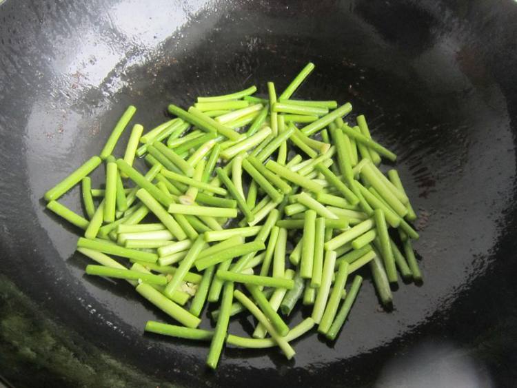 蒜苔牛柳步骤7