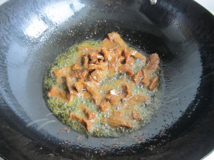 蒜苔牛柳步骤6
