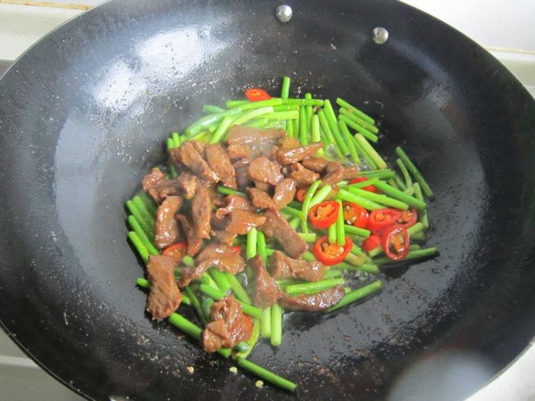 蒜苔牛柳步骤9