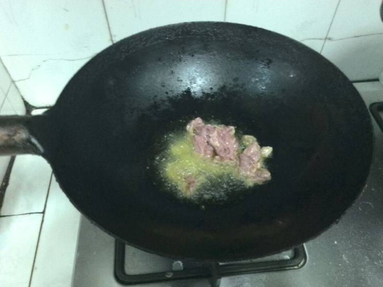 青椒胡萝卜炒牛肉步骤5