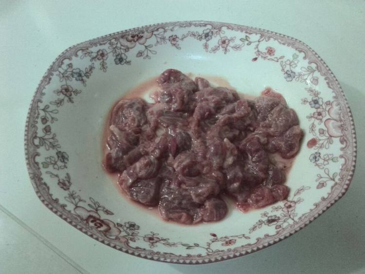 青椒胡萝卜炒牛肉步骤4