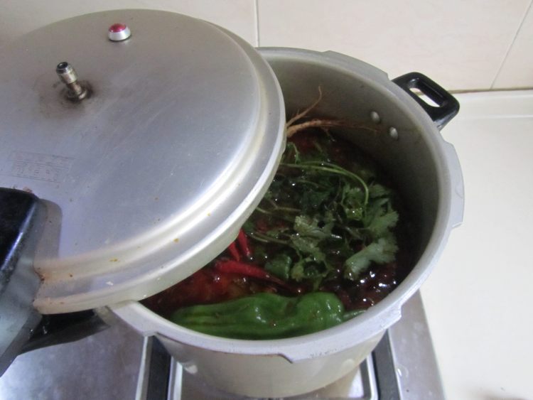 牛肉腐竹煲步骤8