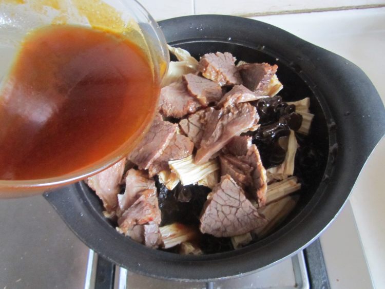 牛肉腐竹煲步骤11