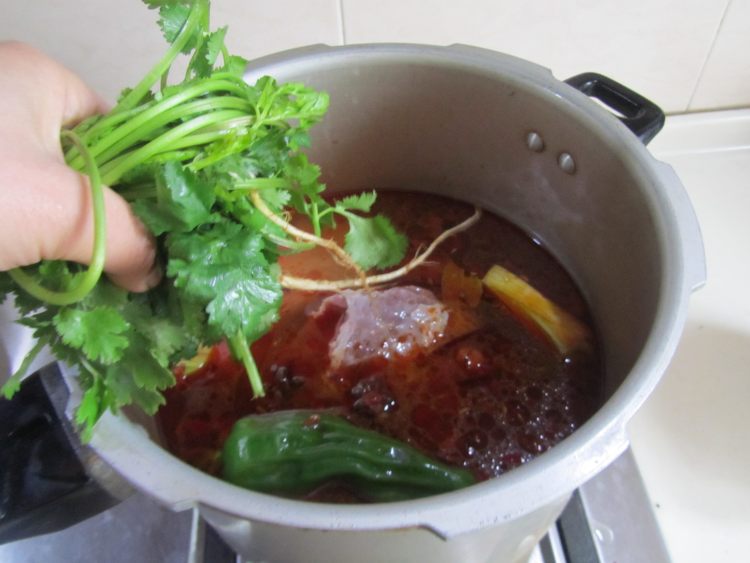 牛肉腐竹煲步骤7