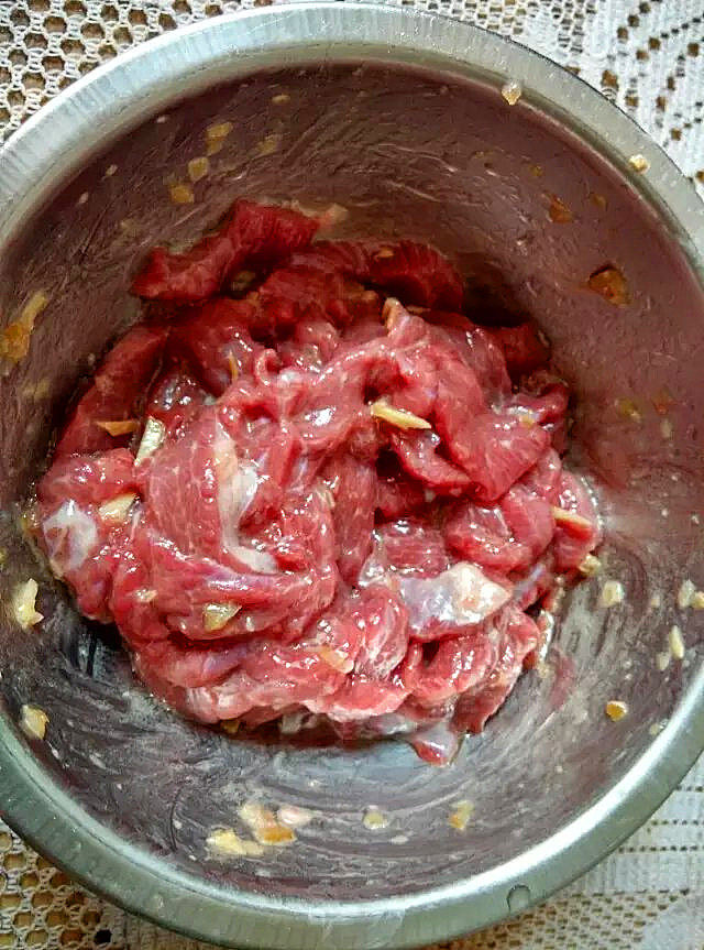 猪牛肉煮濑粉步骤3